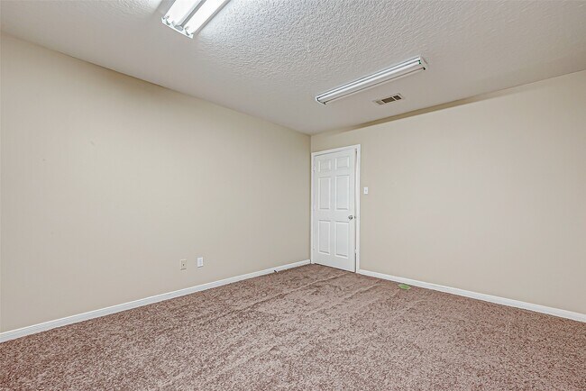 Building Photo - 10535 Dannhaus Rd