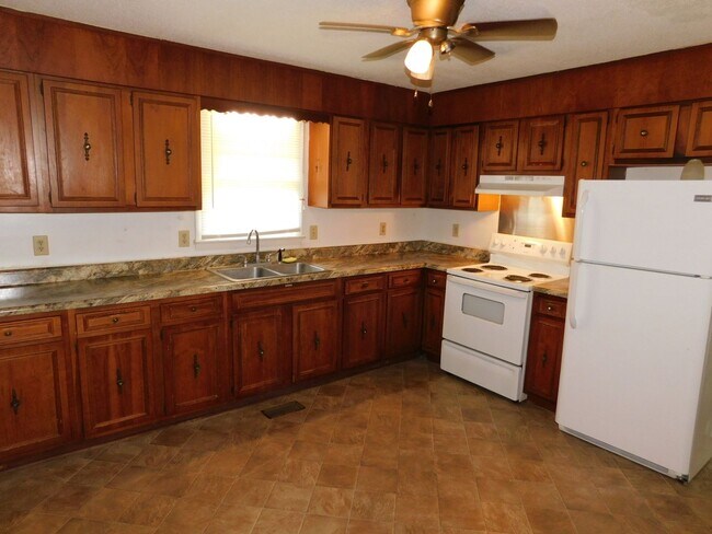 Building Photo - Great Family home