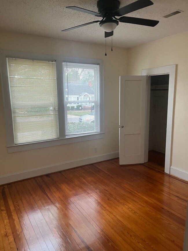 Building Photo - Charming Newly Renovated Duplex in Belmont...