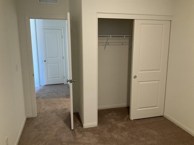 Building Photo - 8957 Lucky Crest St