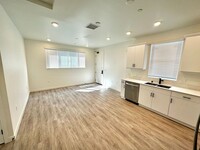 Building Photo - No App Fee! MOVE IN SPECIAL $1,000 off! 2 ...