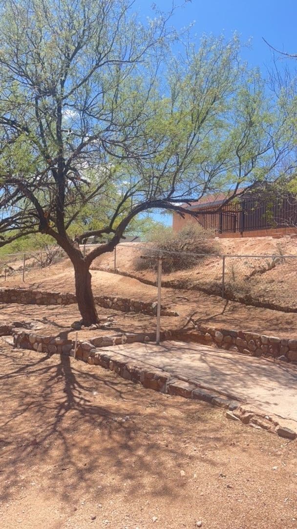 Building Photo - 626 S Huachuca St