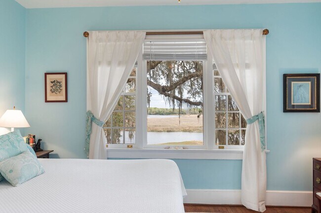 Building Photo - Historic Plantation Property on the Ashley River