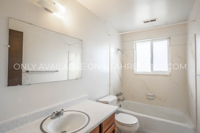 Building Photo - 1038 Virginia Cir