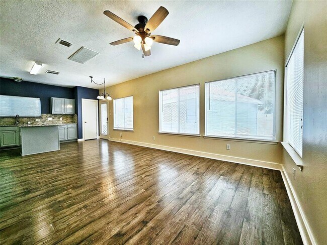 Building Photo - 6106 Spruce Bough Ct