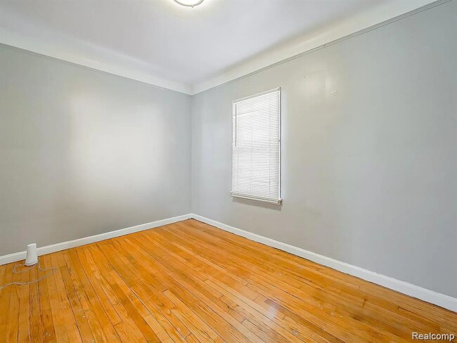 Building Photo - 9744 Lakepointe St