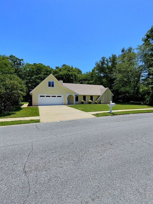 Building Photo - 118 Linnet Dr