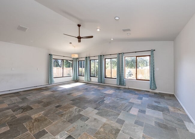 Building Photo - 3800 Templeton Gap Rd