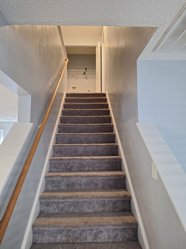 Building Photo - Wonderful Four Bedroom Home in Northeast C...