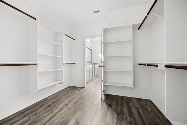 Building Photo - 2265 Wooster St