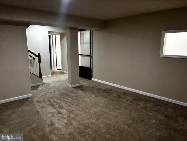 Building Photo - 2919 Lomond Pl