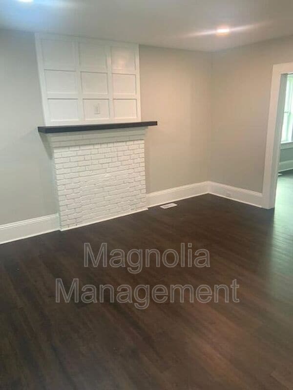 Building Photo - 734 Eaton St