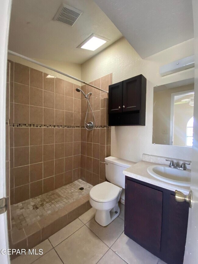 Building Photo - 823 Montera Rd