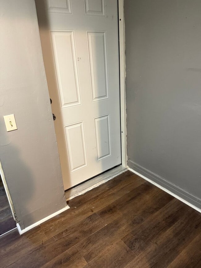 Building Photo - Two bedroom House available now!!! 109 1/2 S. Jackson St Section 8 accepted!