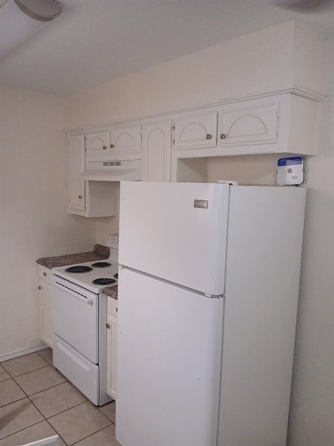 Building Photo - 2110 NW Lindy Ave