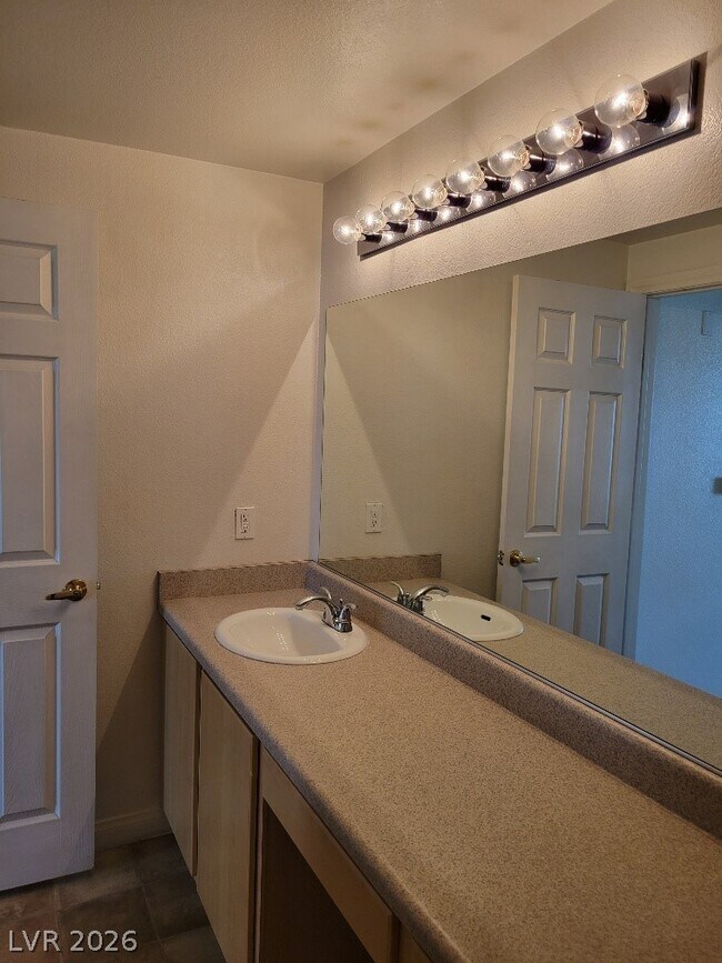 Building Photo - 6955 N Durango Dr