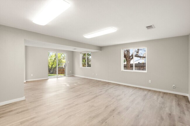 Building Photo - 6096 S Jamaica Way