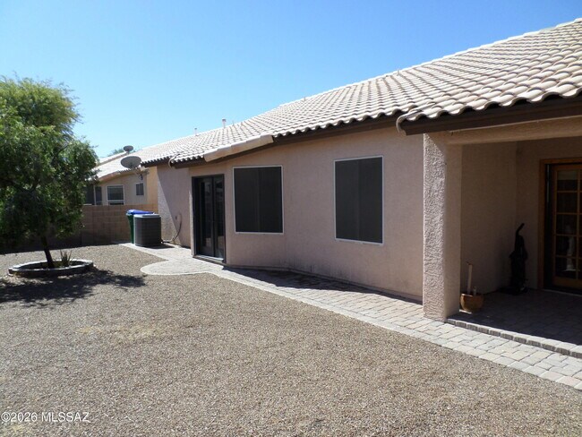 Building Photo - 9006 N Willeta Dr