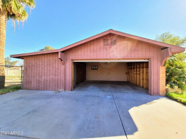 Building Photo - COMING SOON 3-Bedroom 2-bath REMODELED HOUSE