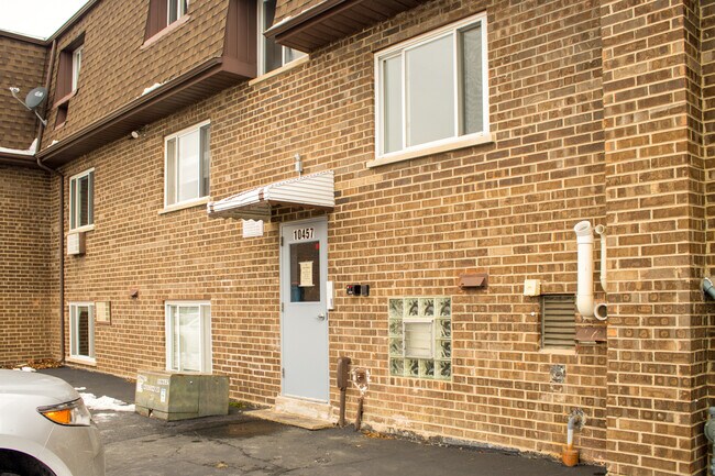 Building Photo - 10457 Dearlove Rd