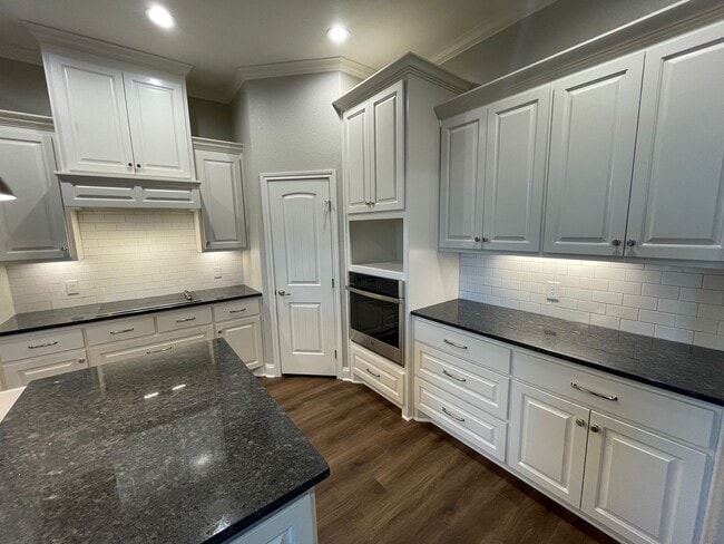 Building Photo - Beautifully Maintained New Build in Midway...