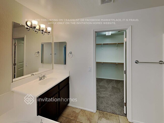 Building Photo - 1285 E Palomino Way