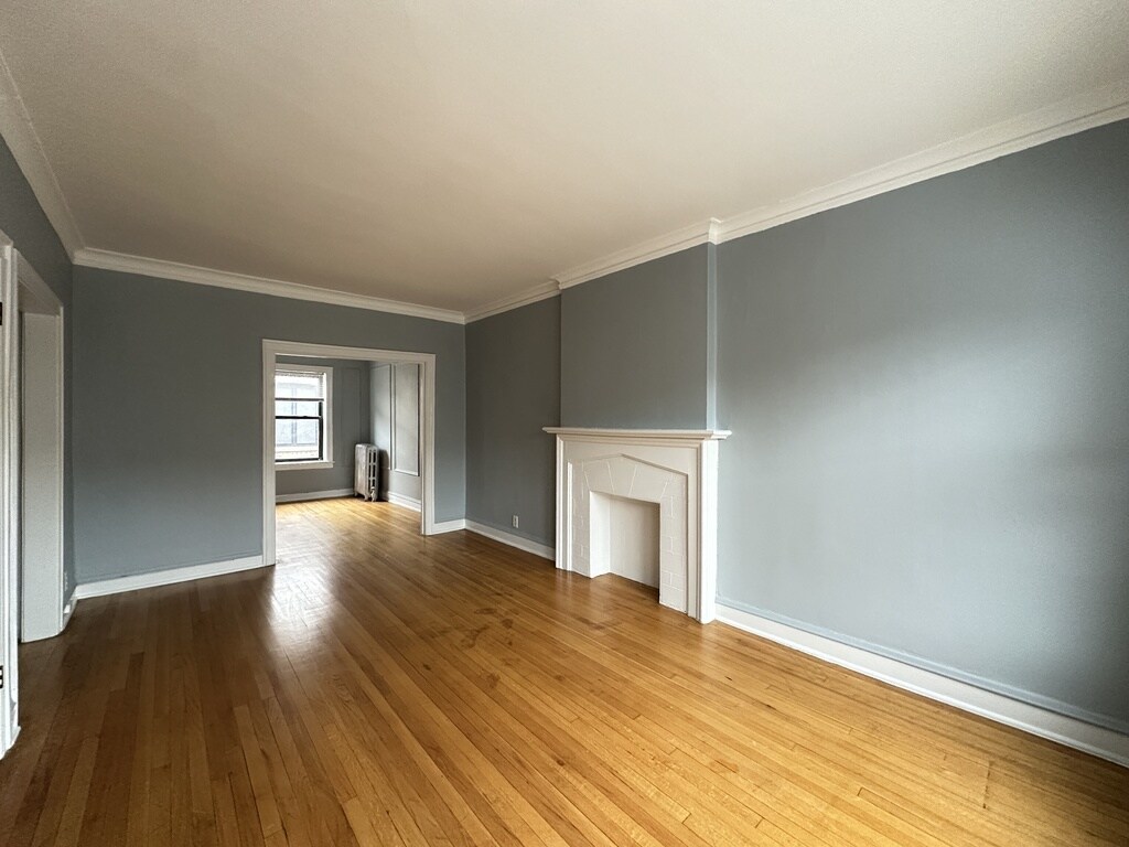 Building Photo - 1321.5 W Estes Ave