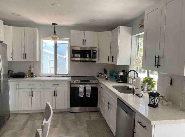 Building Photo - 30872 Minorca Dr