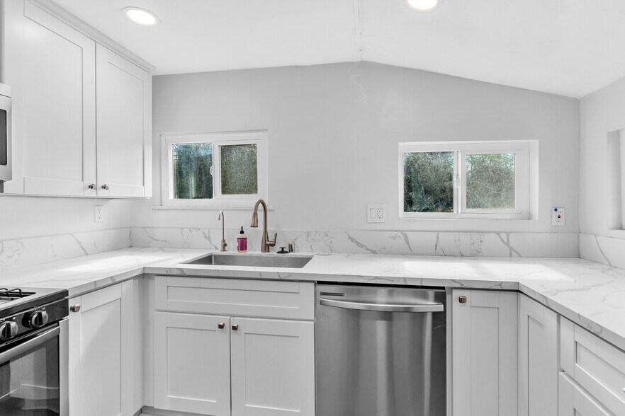 Building Photo - 1224 Willowside Ter