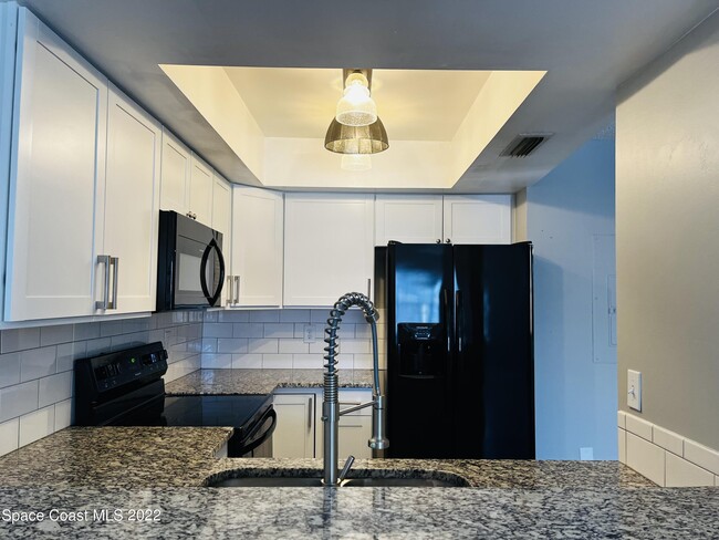 Building Photo - 3005 Sir Hamilton Cir