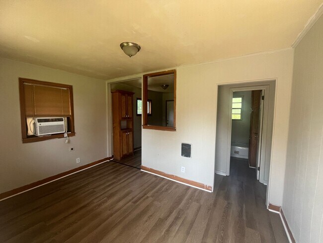 Building Photo - 2 br home in Ward