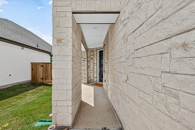 Building Photo - 24607 Carleton Lake Ln