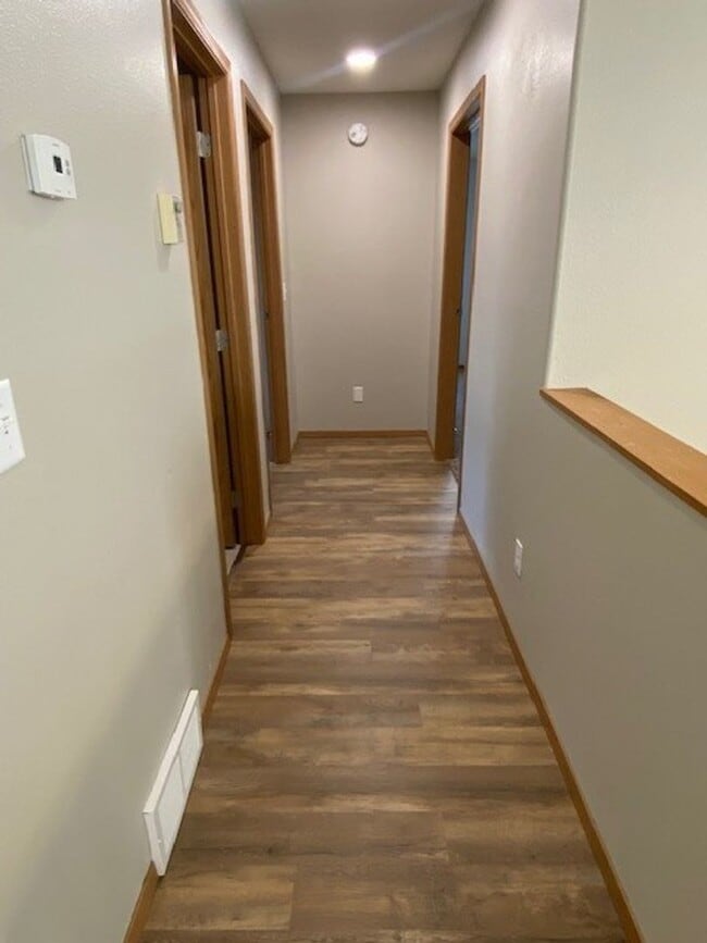 Building Photo - Comfortable 4 Bedroom with Garage & Fenced Yard for Rent!