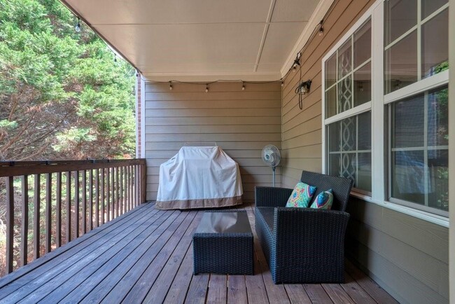 Building Photo - 3888 Fairhill Point