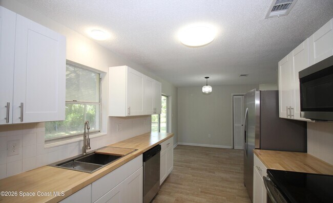 Building Photo - 75 Rivercliff Ln