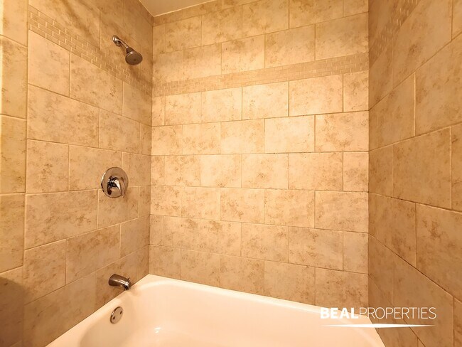 Building Photo - 555 W Arlington Pl