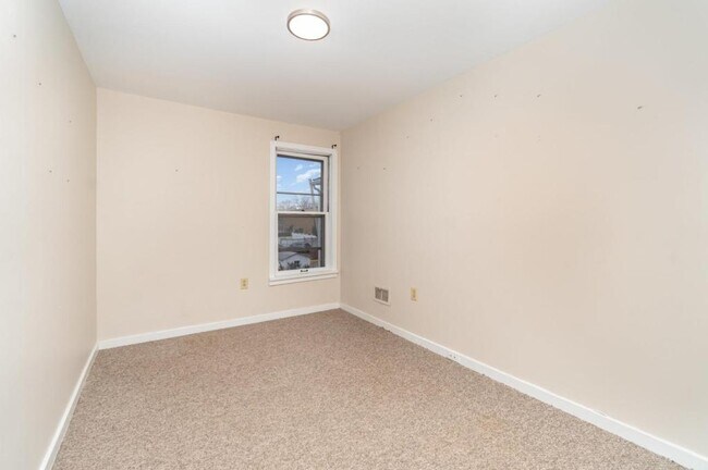 Building Photo - 602 W Louther St