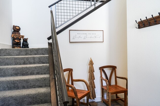 Building Photo - Live Comfortably at CreekHouse – Available...