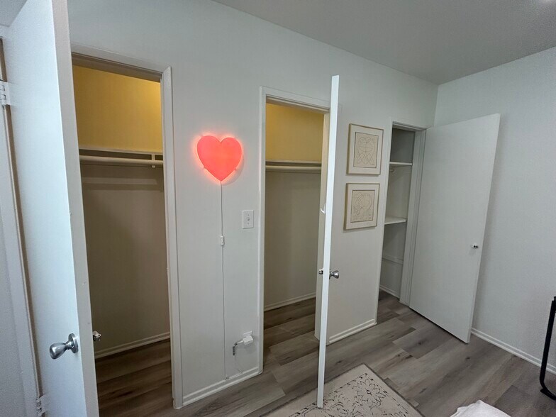 Closet - 123 S St Andrews Pl