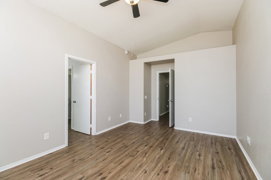 Building Photo - 154 W Melody Ct
