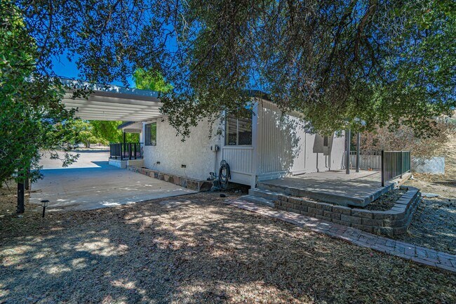 Building Photo - COMING SOON! 2 Bedroom Single Story in San...