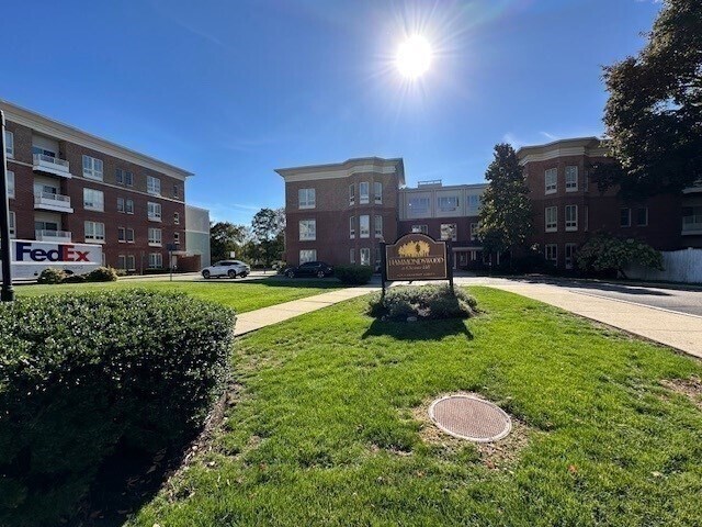 Building Photo - 629 Hammond St