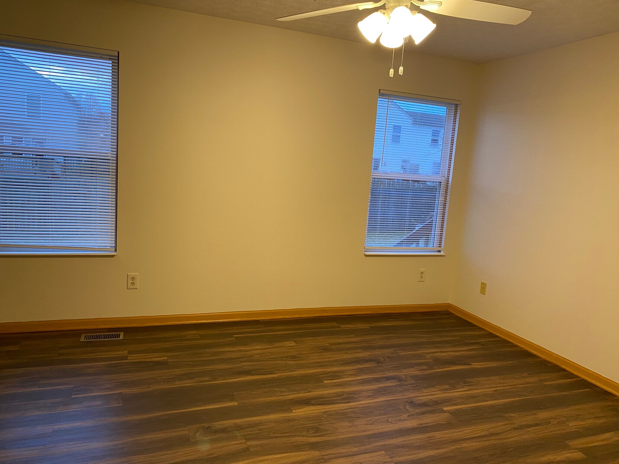 Building Photo - 4941 Petticoat Ct