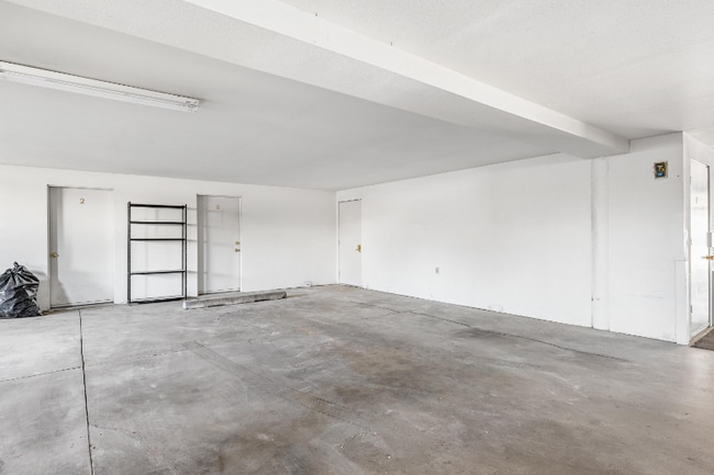 Building Photo - 355 Elm St N