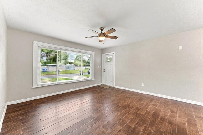 Building Photo - 7235 Orpine Dr N