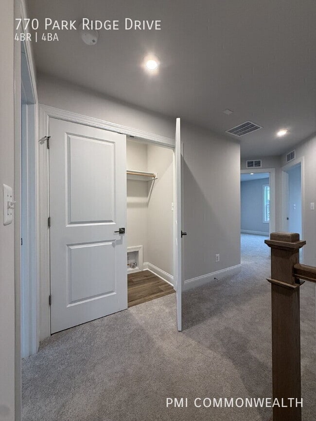 Building Photo - 770 Park Ridge Dr