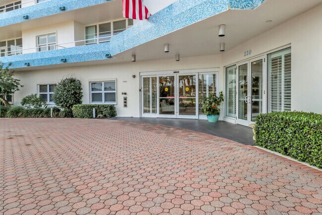 Building Photo - 220 Seaview Ct