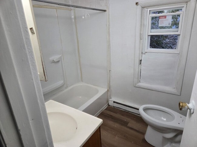 Building Photo - 801 E Division St