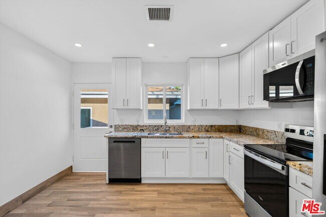 Building Photo - 17623 Burbank Blvd