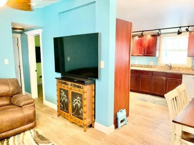 Building Photo - 802 S Emerald Dr